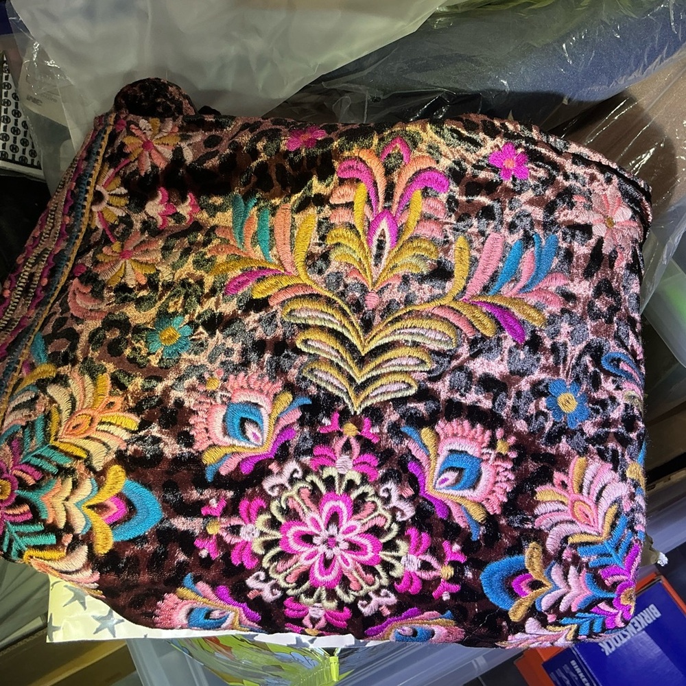 JOHNNY WAS VELVET TOTE BAG - Picture 6 of 7